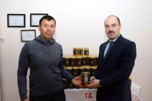organik bal ureticisinden ihtiyac sahiplerine bagis eE1xl8yG.jpg